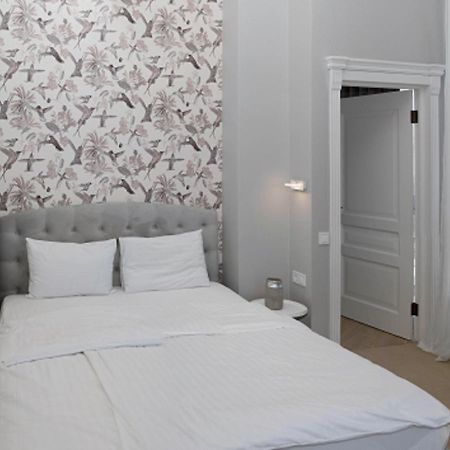 Apart Hotel Greenwood Near Sea Odesa Exterior photo