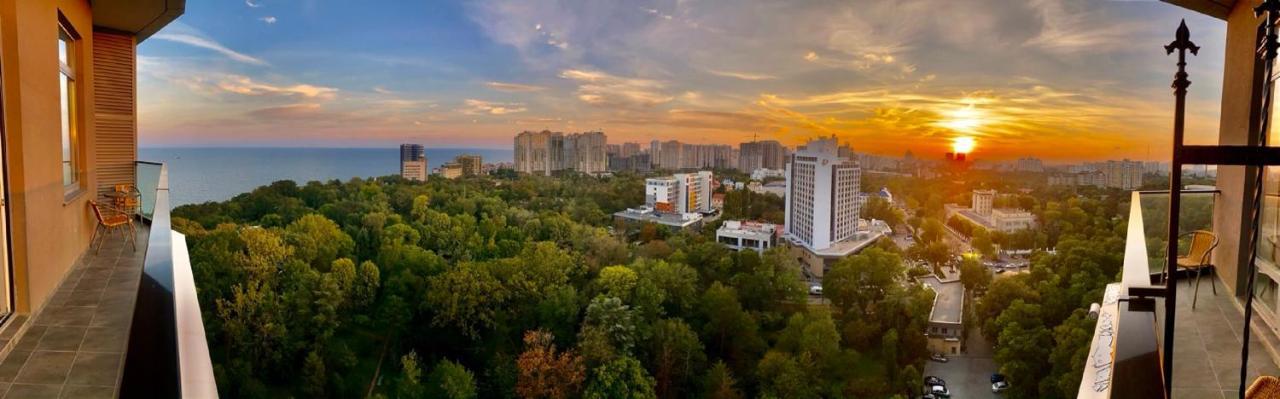 Apart Hotel Greenwood Near Sea Odesa Exterior photo